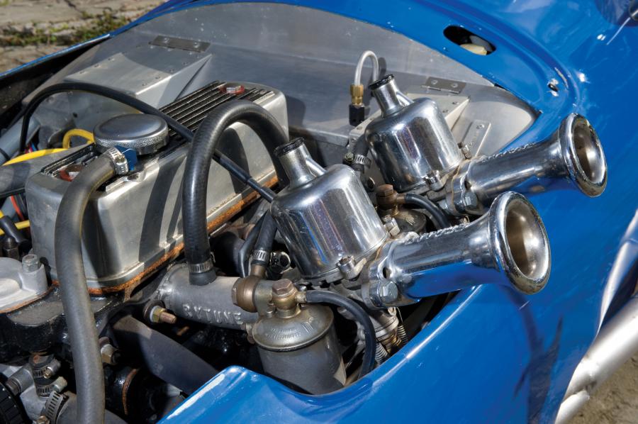 Моторный отсек Elva 100 Formula Junior Racing Car 1959 года  (фото 4 из 20)